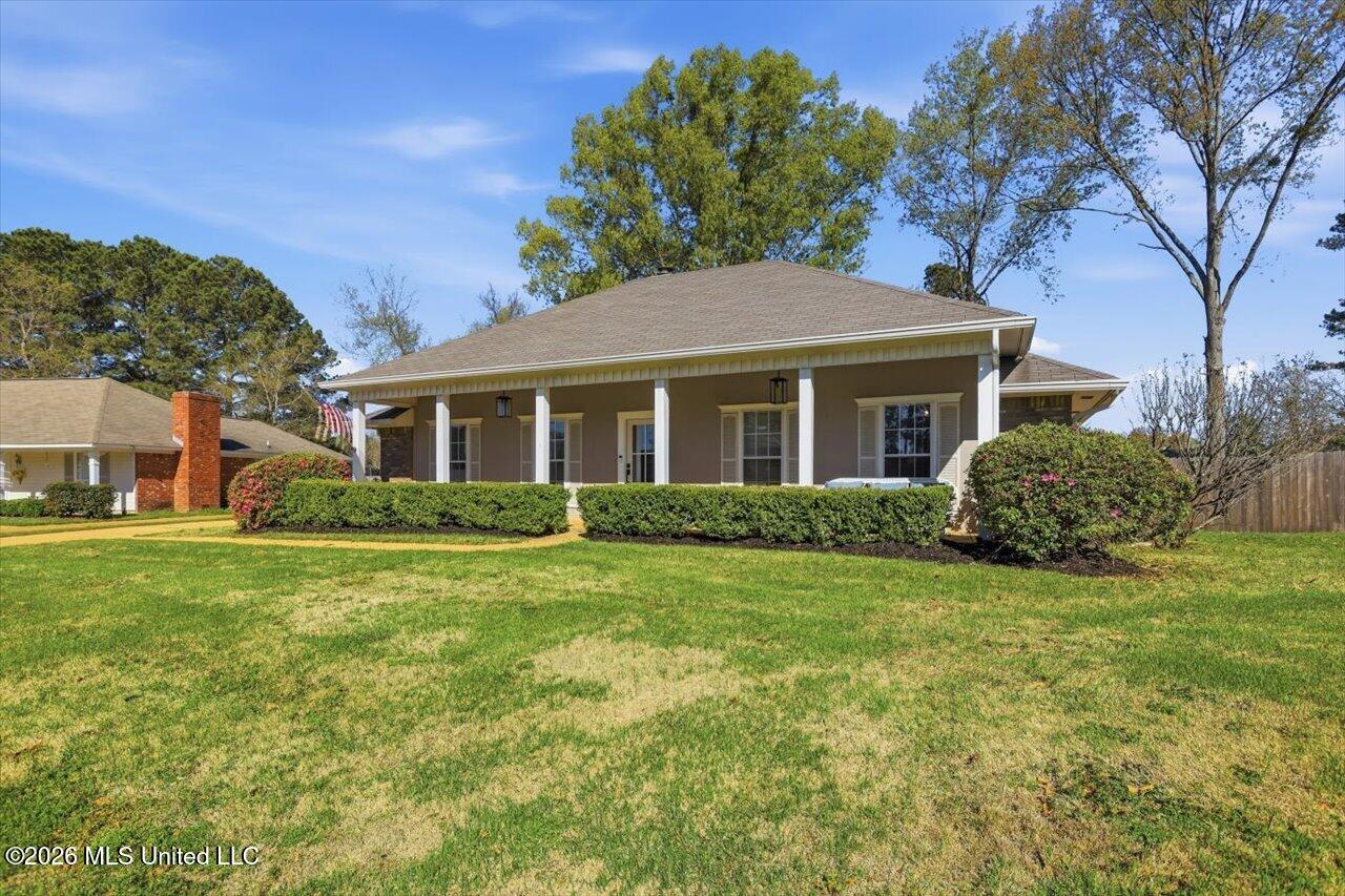 209 Pine Place Madison, MS 39110 - Photo 2 of 30 02-209 Pine Pl _ Home Tours MS