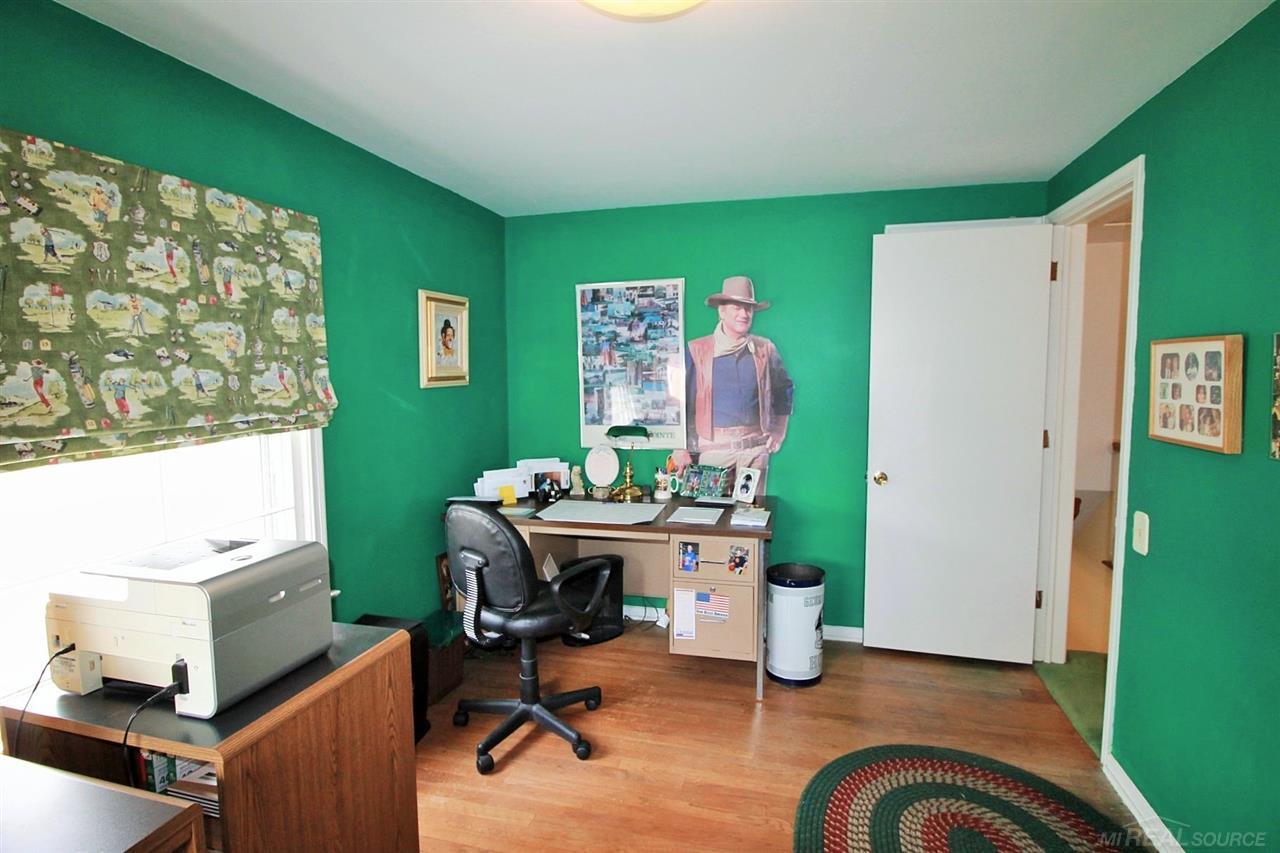 1005 Bedford Road Grosse Pointe, MI 48230 - Photo 32 of 45 31343355-31.JPG
