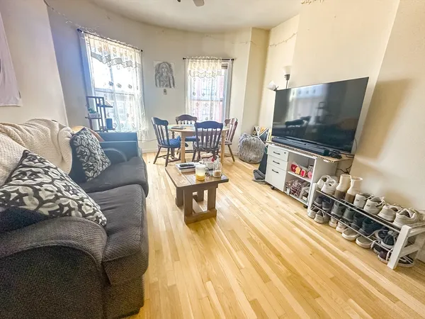 $3,800 | 38 South Huntington Avenue, Unit 3, Boston, MA 02130