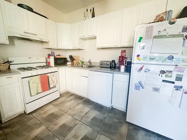 $3,800 | 38 South Huntington Avenue, Unit 3, Boston, MA 02130