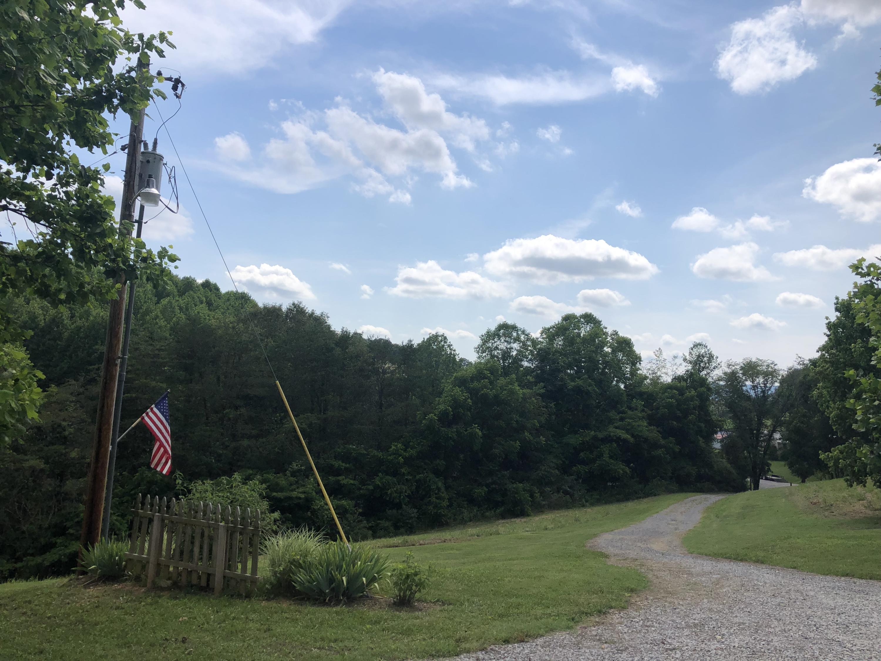 421 Greasy Hollow Road Speedwell, TN 37870 - Photo 6 of 17 343712D8-F392-4231-BBFD-36D8111B75B8