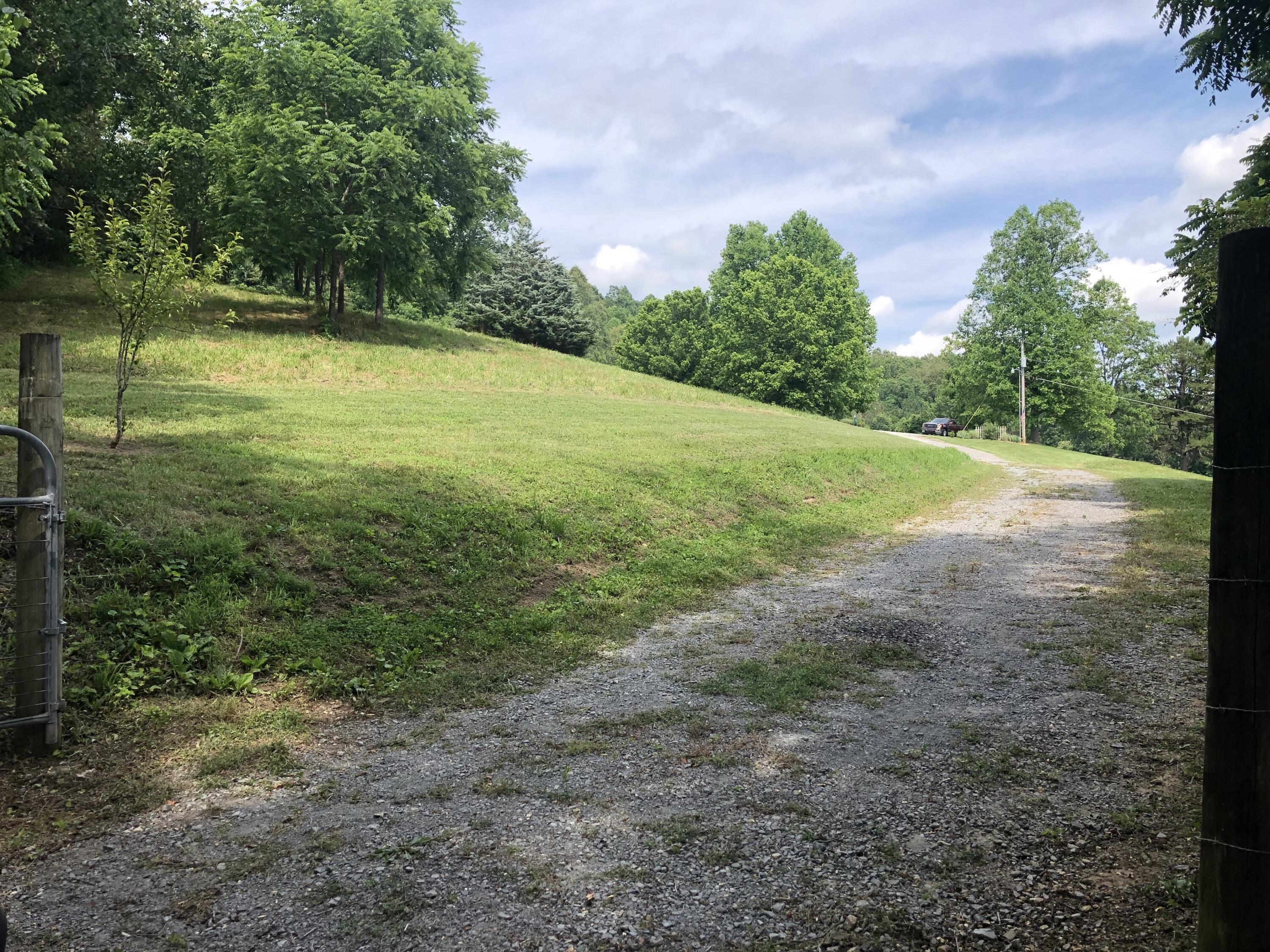 421 Greasy Hollow Road Speedwell, TN 37870 - Photo 7 of 17 3FC39AC4-96C7-4021-B6F8-A6FEAE38998F