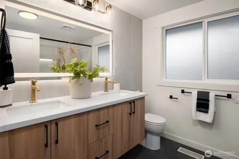 $2,395,000 | 1023 109th Avenue Southeast, Bellevue, WA 98004