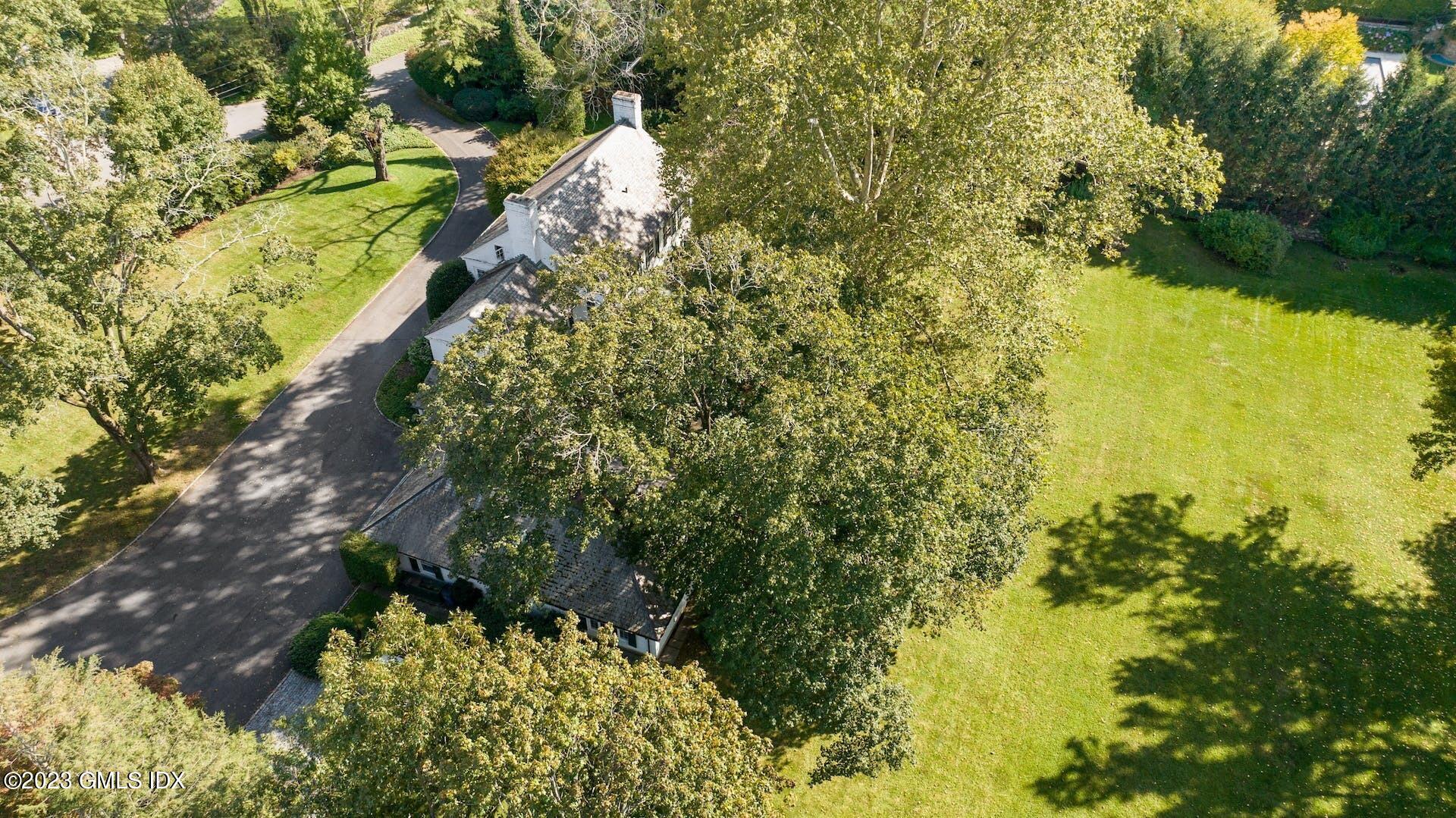 60 Midwood Road Greenwich, CT 06830 - Photo 25 of 29 025-453236-DJI_20231007121823_0005_D_128