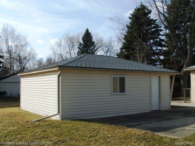 2400 Little Trail Road Walled Lake, MI 48390 - Photo 4 of 13 garage