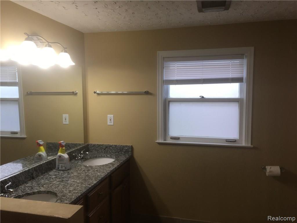 3078 York Road Rochester Hills, MI 48309 - Photo 9 of 17