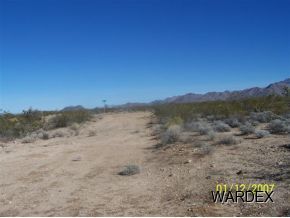 127 South Dennis Road Yucca, AZ 86438 - Photo 3 of 13 Easy Access