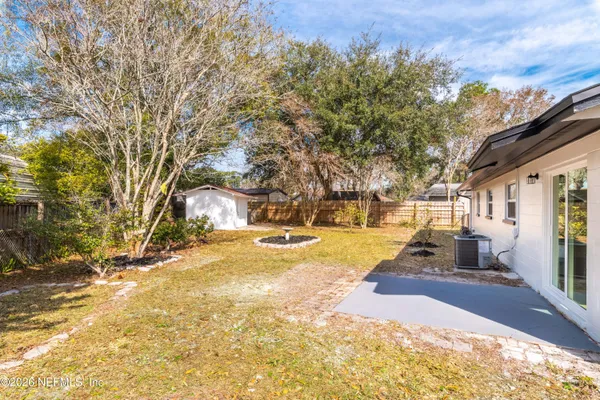 a view of yard with tree in beside
