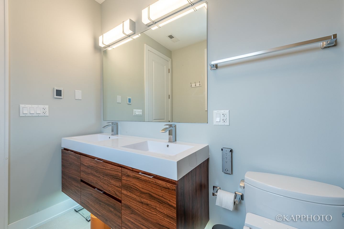 1430 West Fillmore Street, Unit 2W Chicago, IL 60607 - Photo 25 of 27 a bathroom with a sink toilet and mirror