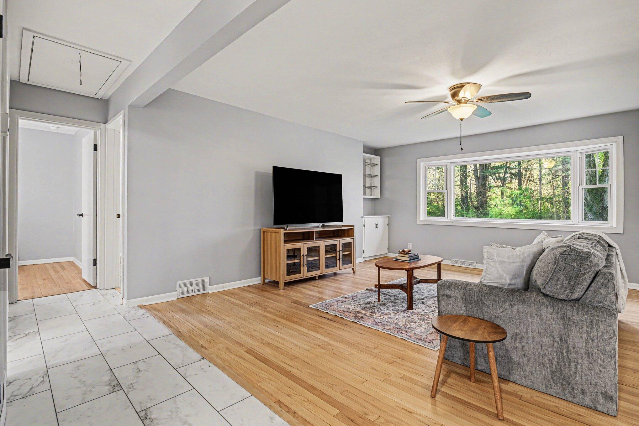 223 Hartman Road Niles, MI 49120 - Photo 3 of 26 005_file_5975