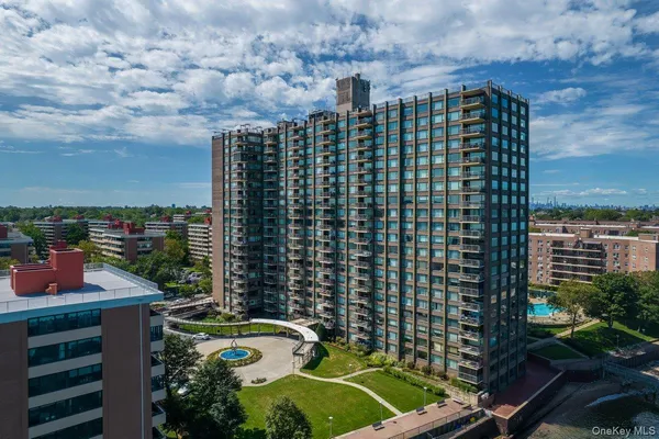 $988,000 | 166-25 Powells Cove Boulevard, Unit 3D | Beechhurst