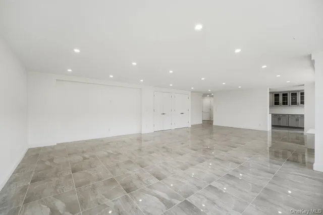 $988,000 | 166-25 Powells Cove Boulevard, Unit 3D | Beechhurst