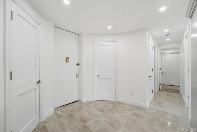 $988,000 | 166-25 Powells Cove Boulevard, Unit 3D | Beechhurst