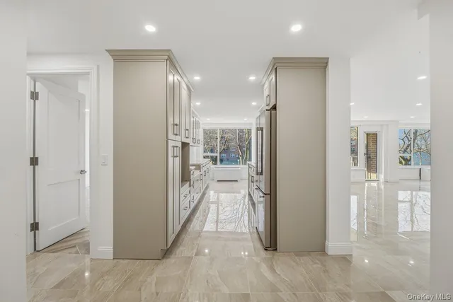 $988,000 | 166-25 Powells Cove Boulevard, Unit 3D | Beechhurst