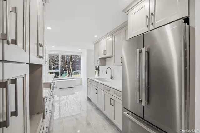 $988,000 | 166-25 Powells Cove Boulevard, Unit 3D | Beechhurst