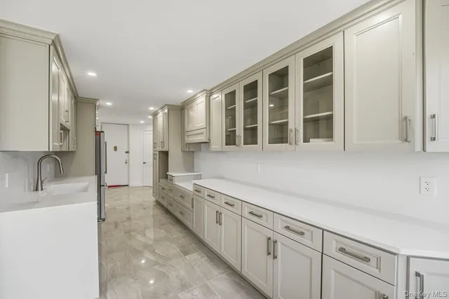 $988,000 | 166-25 Powells Cove Boulevard, Unit 3D | Beechhurst