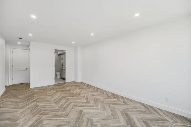 $988,000 | 166-25 Powells Cove Boulevard, Unit 3D | Beechhurst