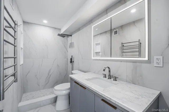 $988,000 | 166-25 Powells Cove Boulevard, Unit 3D | Beechhurst