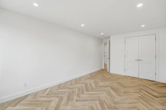 $988,000 | 166-25 Powells Cove Boulevard, Unit 3D | Beechhurst