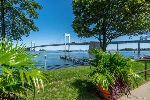 $988,000 | 166-25 Powells Cove Boulevard, Unit 3D | Beechhurst