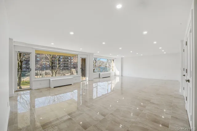 $988,000 | 166-25 Powells Cove Boulevard, Unit 3D | Beechhurst