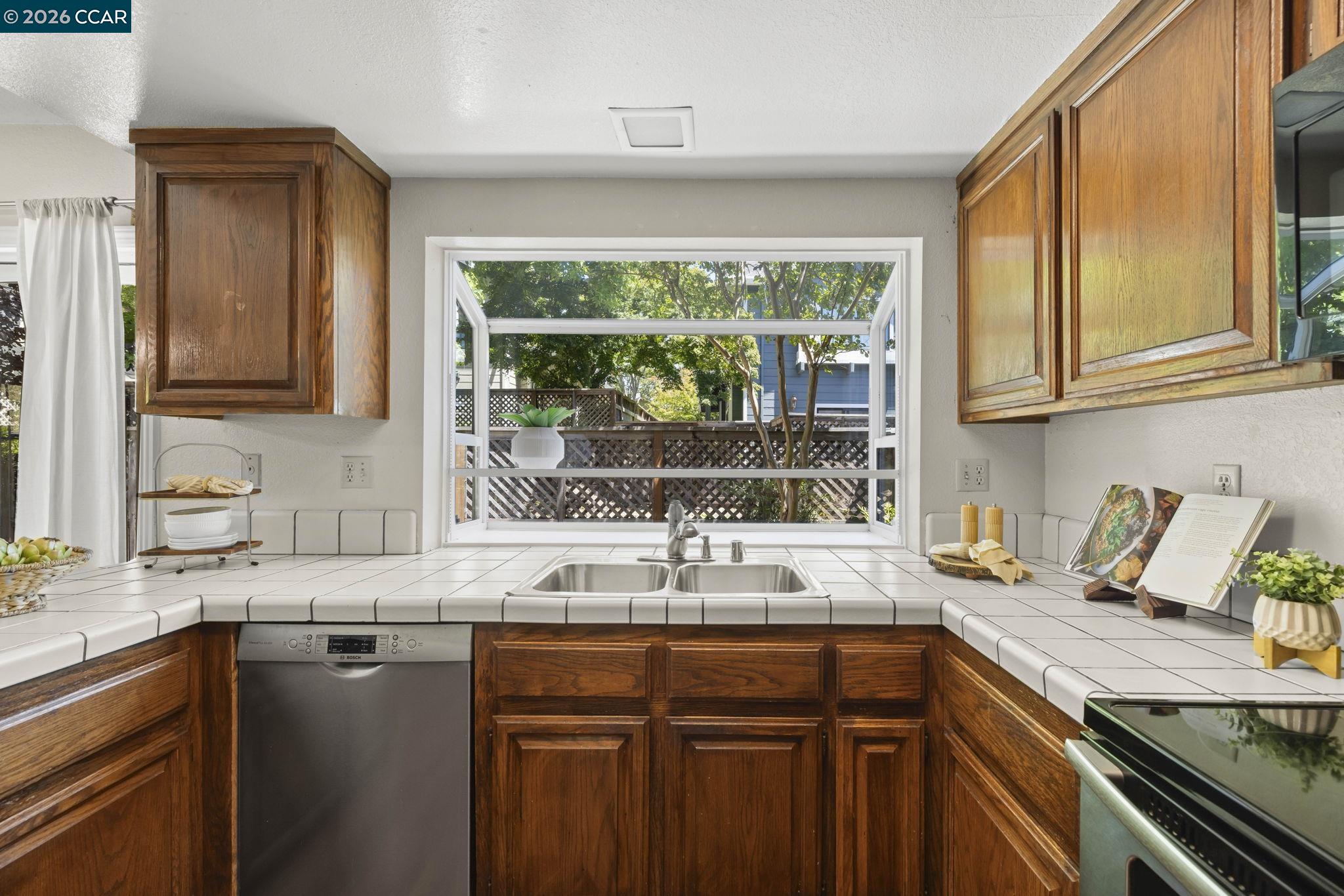 16 Josefa Place Moraga, CA 94556 - Photo 14 of 38