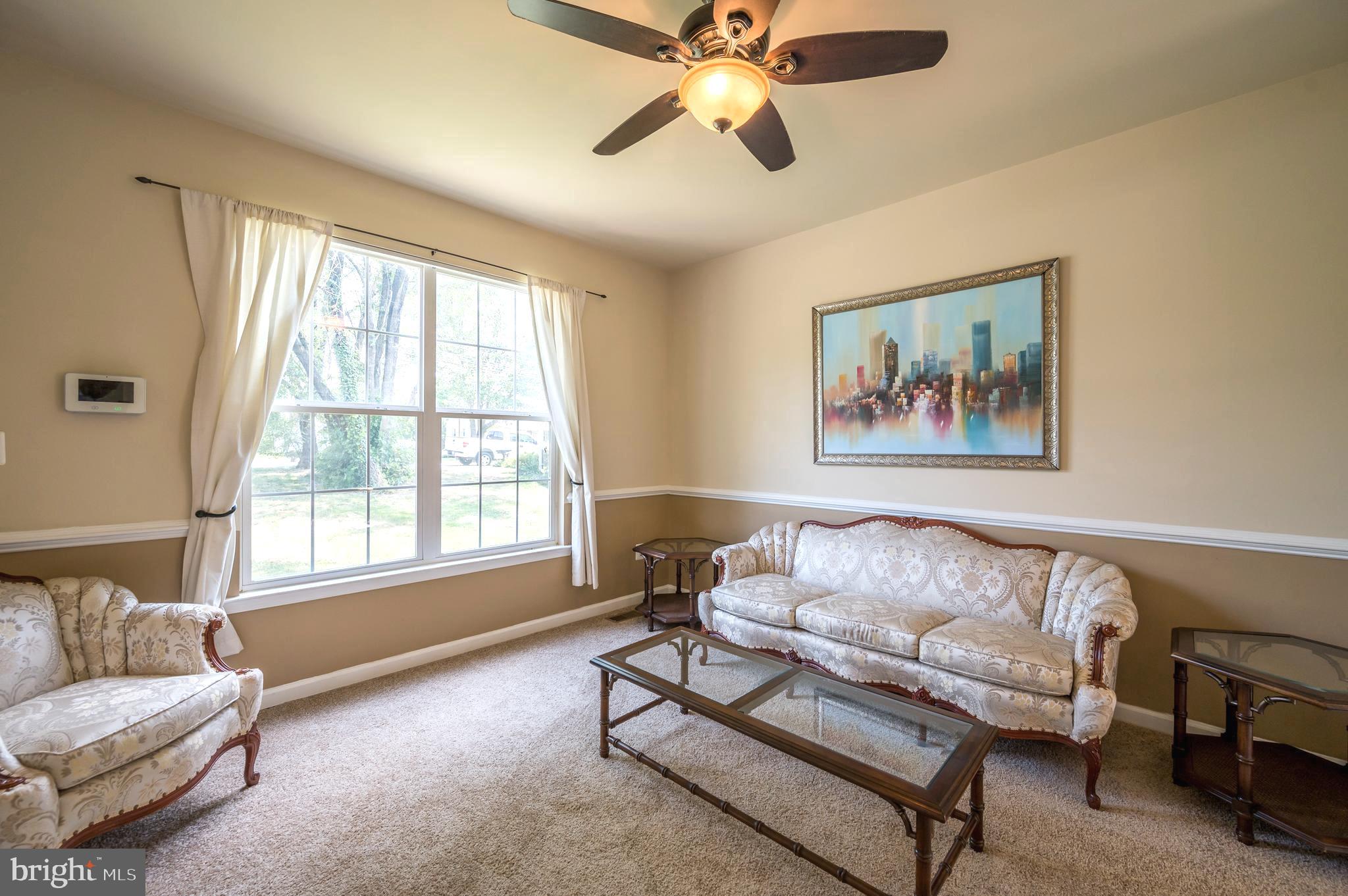 6020 Hunt Club Road Elkridge, MD 21075 - Photo 4 of 30 Living room