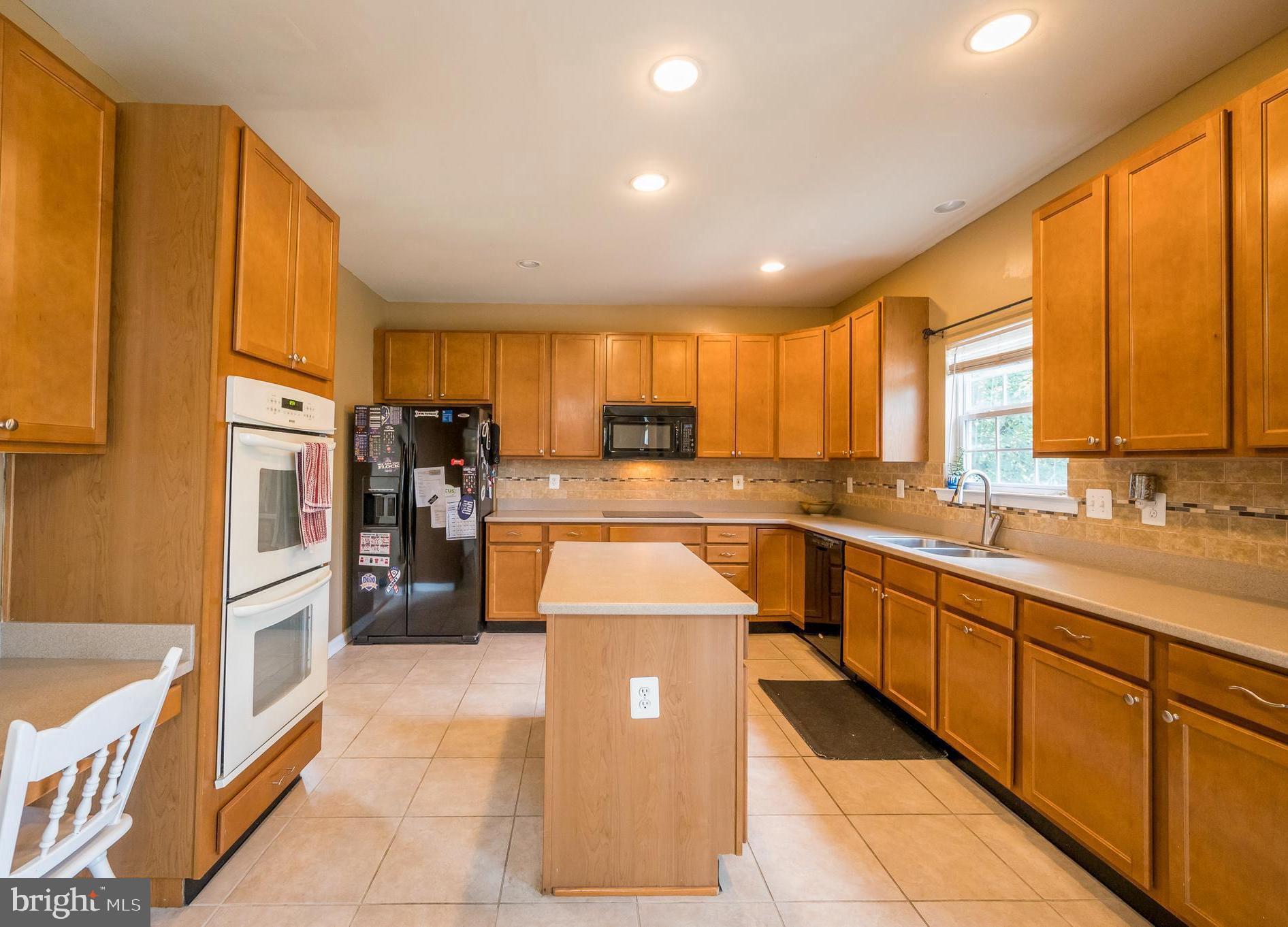 6020 Hunt Club Road Elkridge, MD 21075 - Photo 6 of 30 Kitchen / with so many cabinets and counter space!