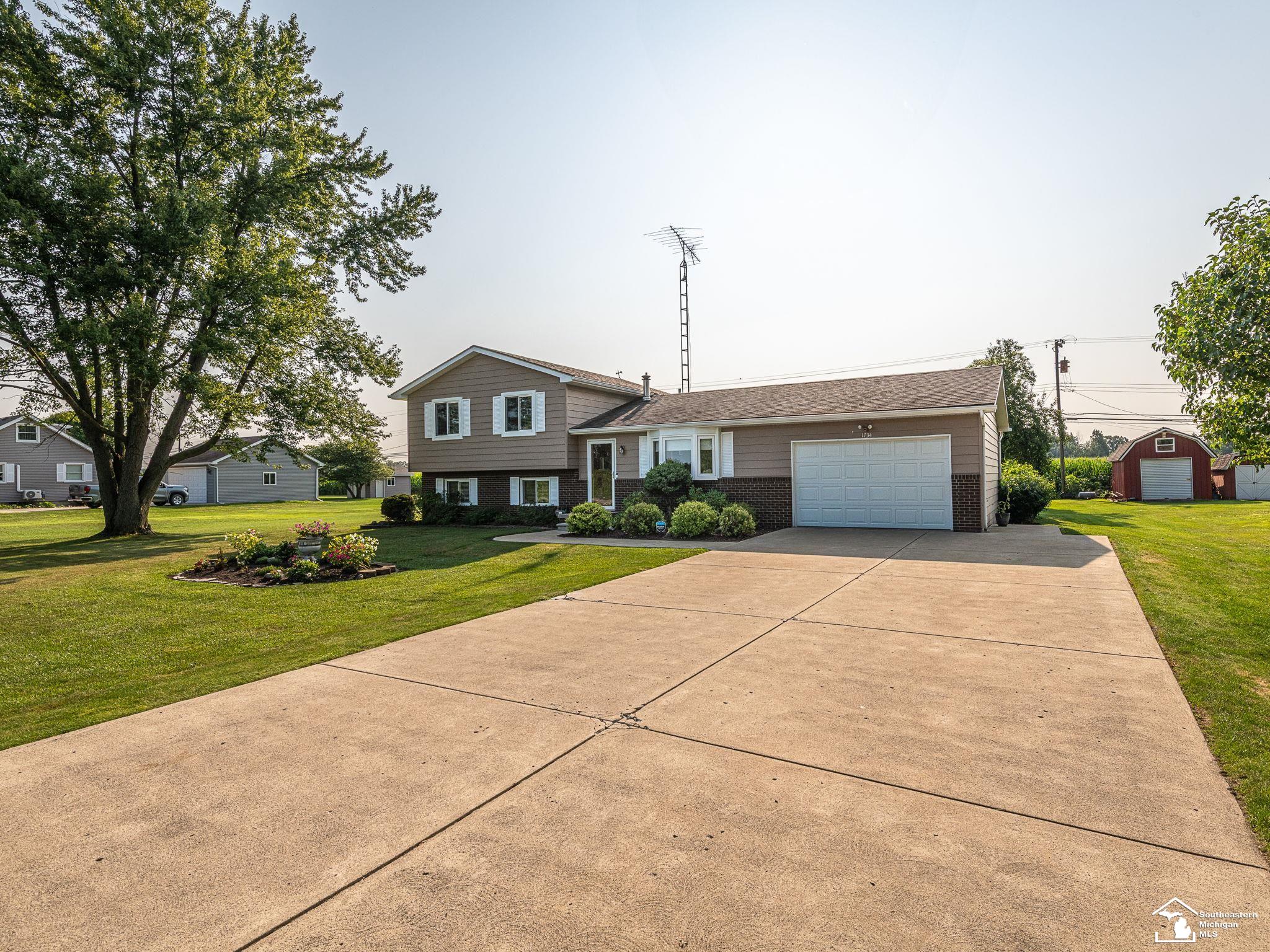 1734 North Raisinville Road Monroe, MI 48162 - Photo 1 of 48