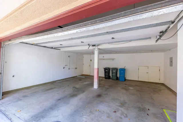 a view of a big room with closet