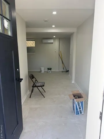 a view of livingroom with furniture