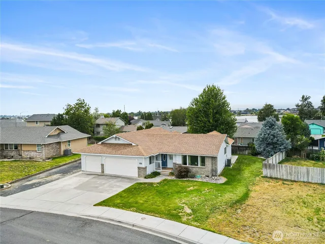 a view of house and outdoor space