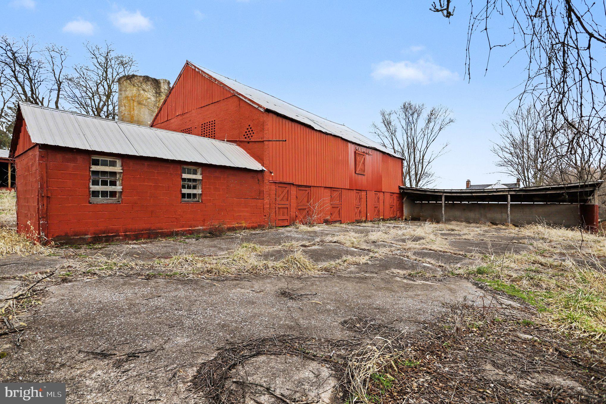 10301 Mckinstry Mill Road New Windsor, MD 21776 - Photo 28 of 43 Back of bank barn
