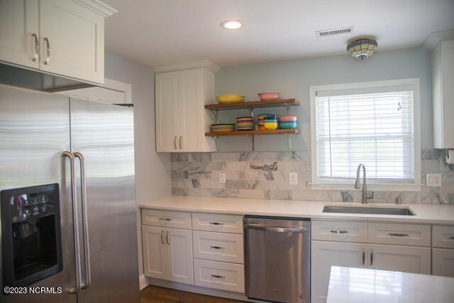 3620 Country Club Road Morehead City, NC 28557 - Photo 3 of 26 Kitchen backsplash