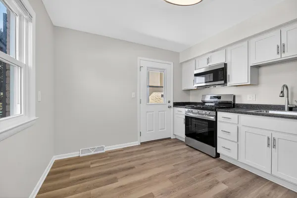 $1,795 | 11817 West North Avenue, Wauwatosa, WI 53226