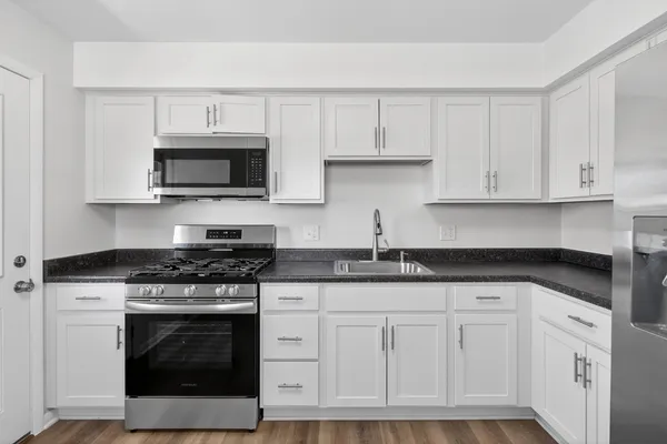 $1,795 | 11817 West North Avenue, Wauwatosa, WI 53226