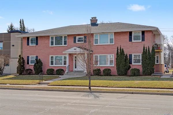 $1,795 | 11817 West North Avenue, Wauwatosa, WI 53226
