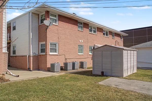 $1,795 | 11817 West North Avenue, Wauwatosa, WI 53226
