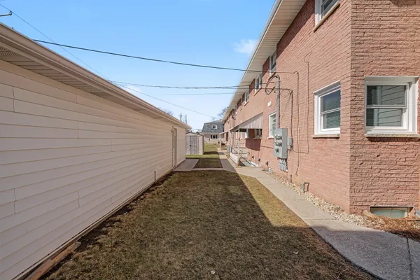 $1,795 | 11817 West North Avenue, Wauwatosa, WI 53226