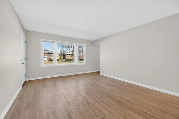 $1,795 | 11817 West North Avenue, Wauwatosa, WI 53226