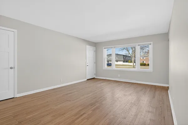 $1,795 | 11817 West North Avenue, Wauwatosa, WI 53226