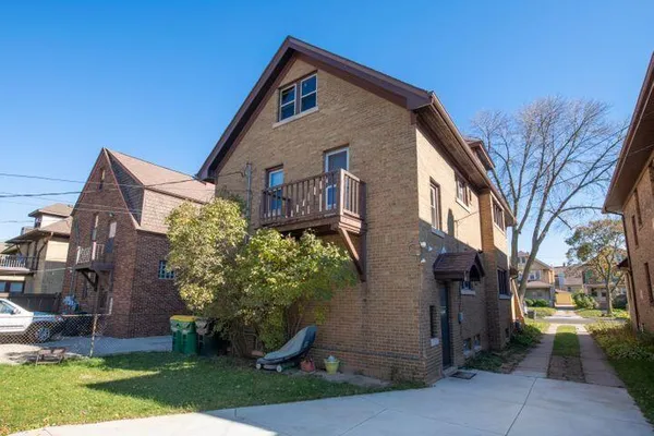 $1,500 | 4217 North Newhall Street, Unit 4219, Shorewood, WI 53211