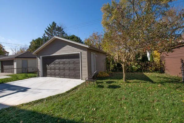 $1,500 | 4217 North Newhall Street, Unit 4219, Shorewood, WI 53211