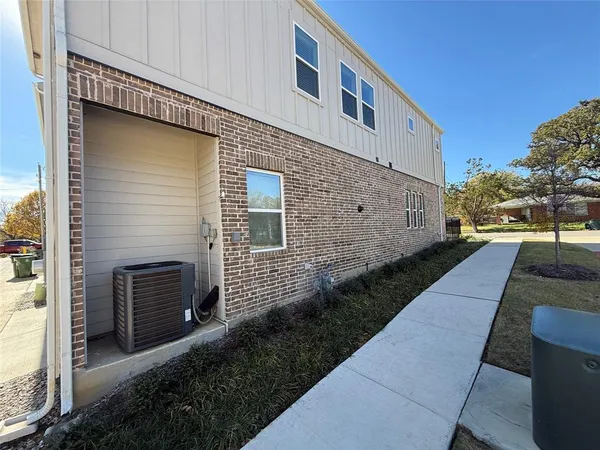 $3,300 | 507 Mission Trail, Unit B3A, Arlington, TX 76010