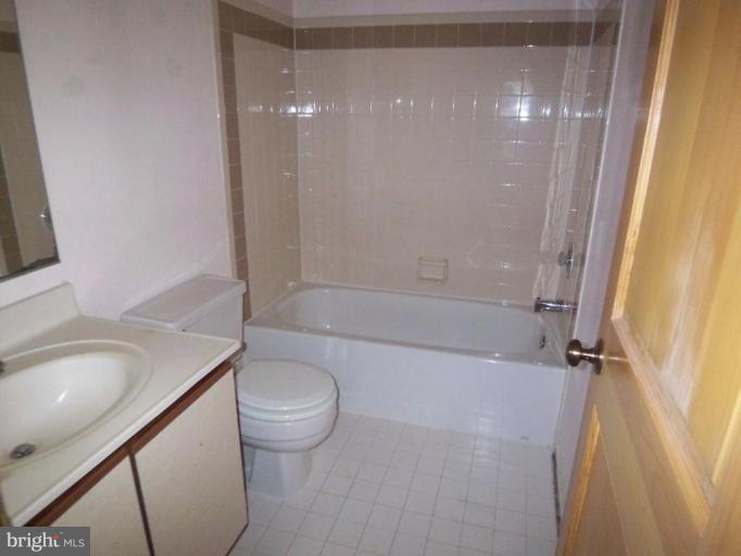 4934 Columbia Road, Unit 3 60 Columbia, MD 21044 - Photo 2 of 8 Bath #1