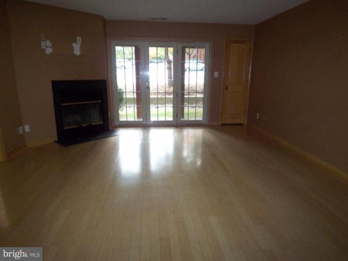 4934 Columbia Road, Unit 3 60 Columbia, MD 21044 - Photo 6 of 8 Living Room