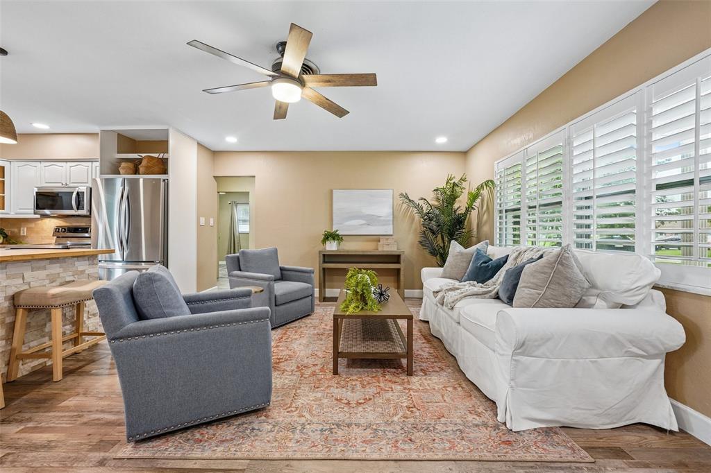 9725 48th Place North St. Petersburg, FL 33708 - Photo 10 of 51