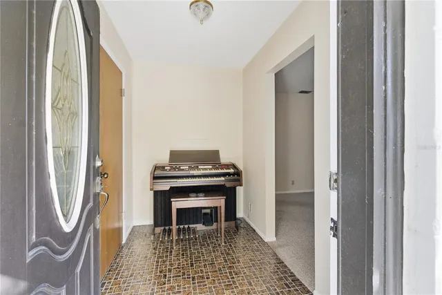 an empty room with windows and ceiling fan