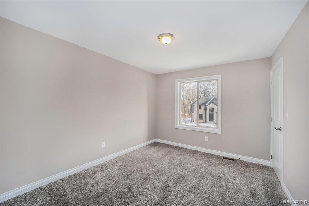 49205 Ridgeview Drive Macomb, MI 48044 - Photo 6 of 38