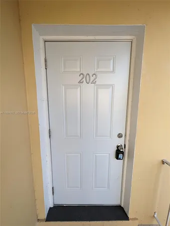 $1,950 | 7360 Southwest 82nd Street, Unit E202, Miami, FL 33143